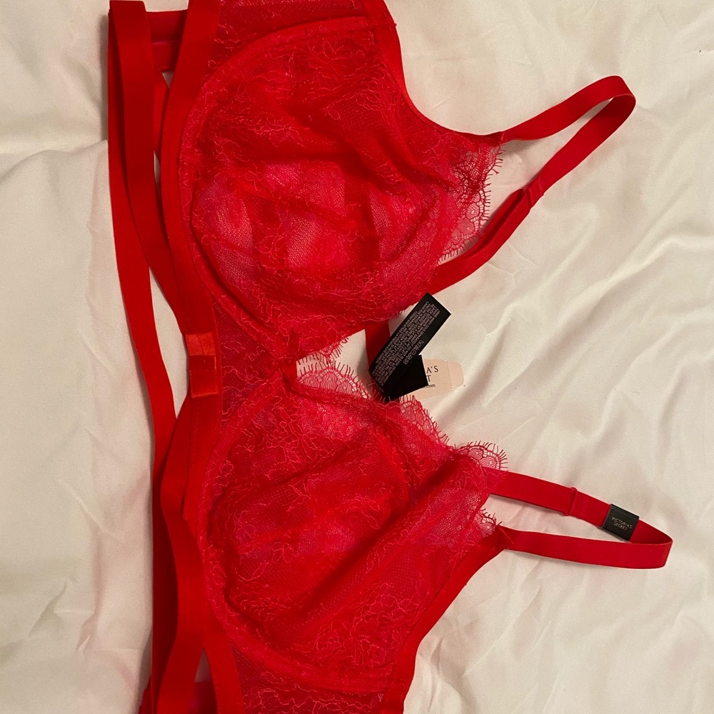VS red sexy bra. Never worn